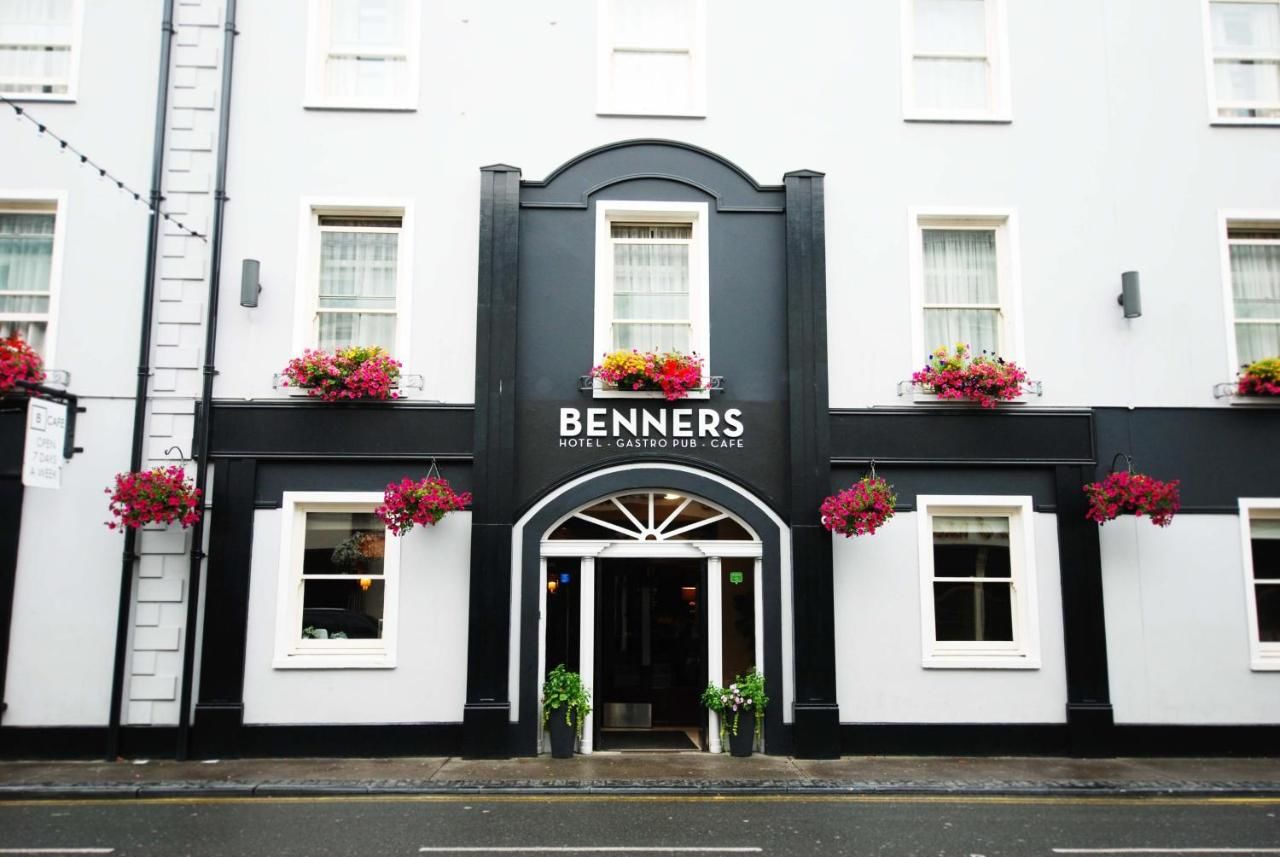 Отель Tralee Benners Hotel Трали